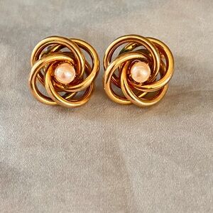 Vtg Designer TRIGERE 1/20 12K Gold Filled Love Knot Pearl Screw-Back Earrings